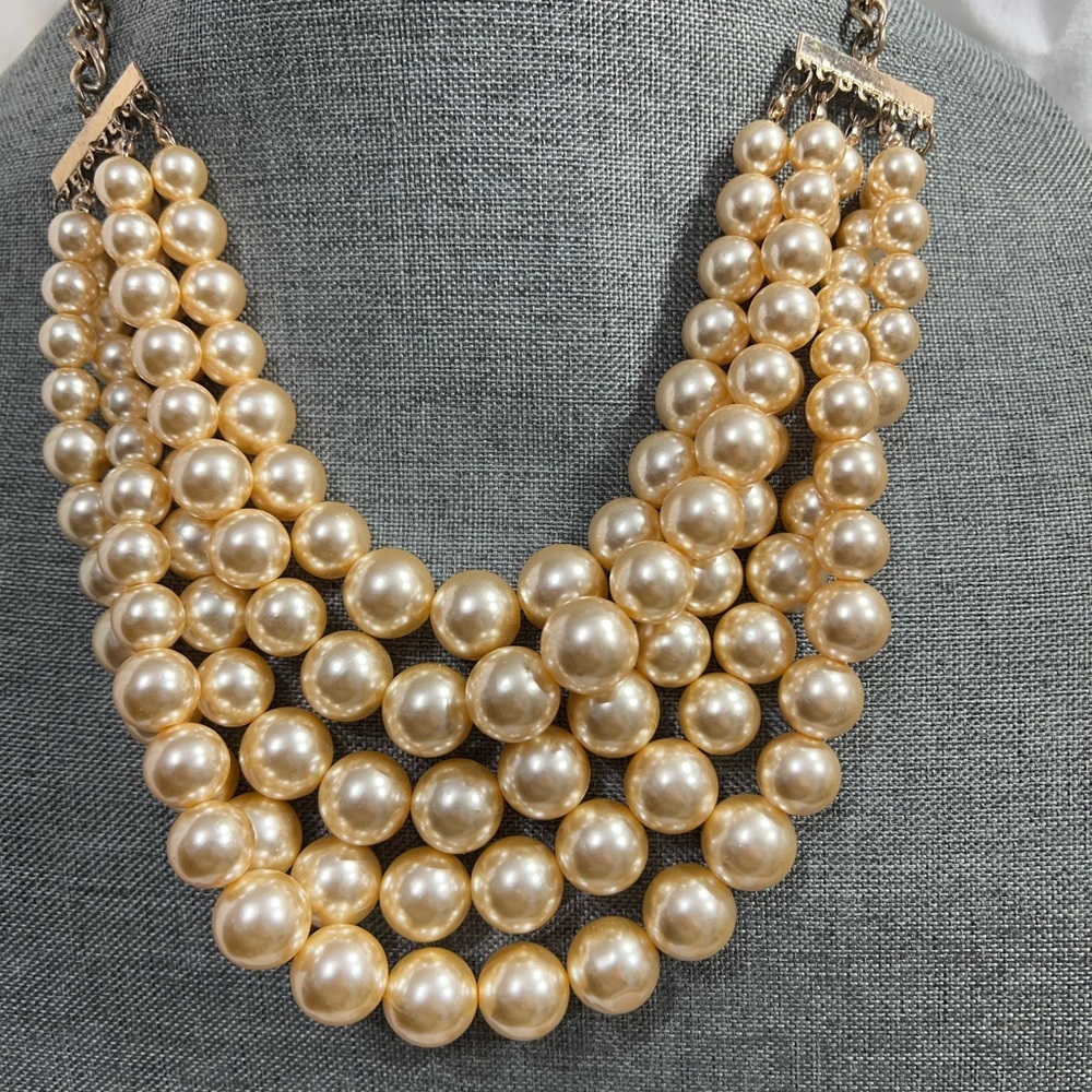 Vintage Faux Pearls adjustable, Fashionable and Stylish Gold chain with clasp.☑️ - Picture 3 of 7